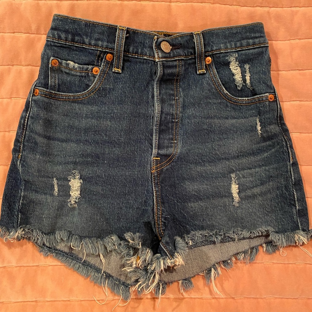 Levis Ribcage shorts